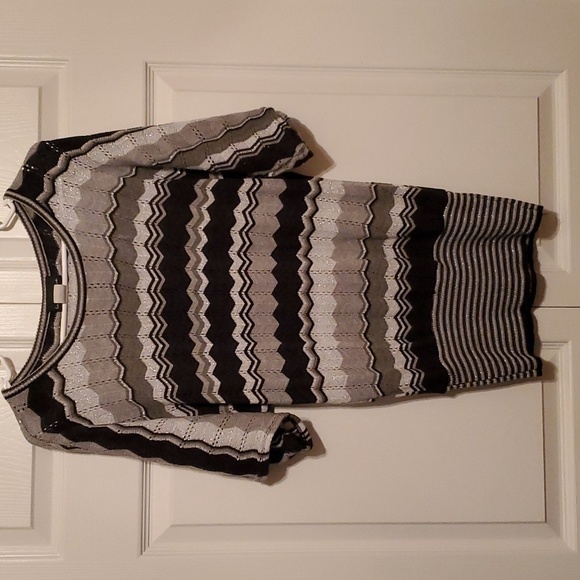 Brittany Black Black & Grey Short Sleeve Chevron Sweater Size Medium - Picture 1 of 8